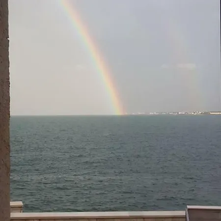 度假居 La Finestra Sul Mare 焦维纳佐